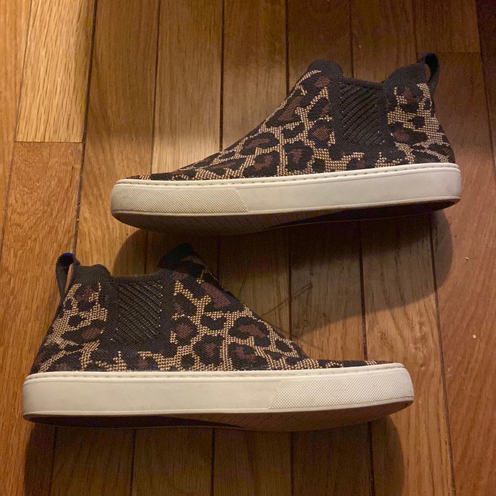 Rothy’s The Chelsea Leopard print sneaker